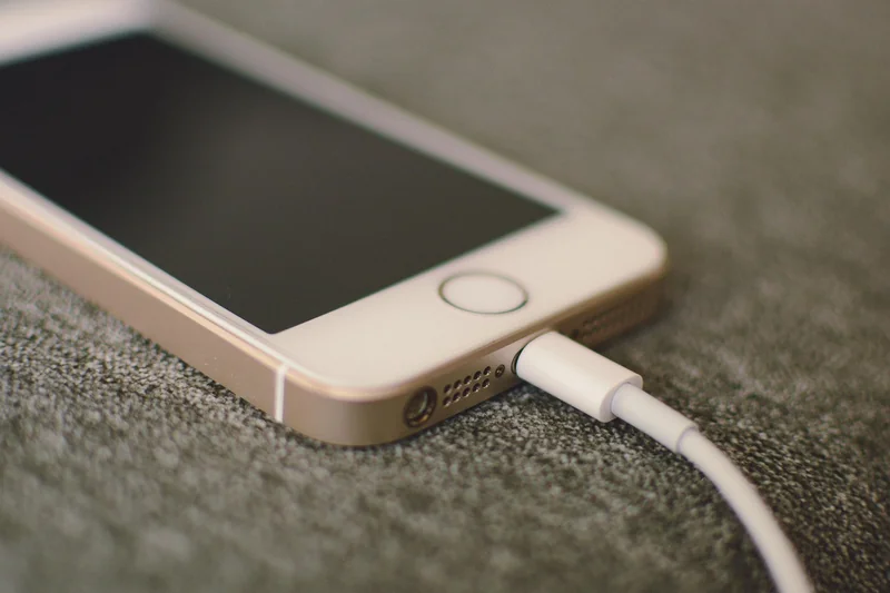 Recharge prédéfinie vs recharge personnalisée : qui gagne ?
