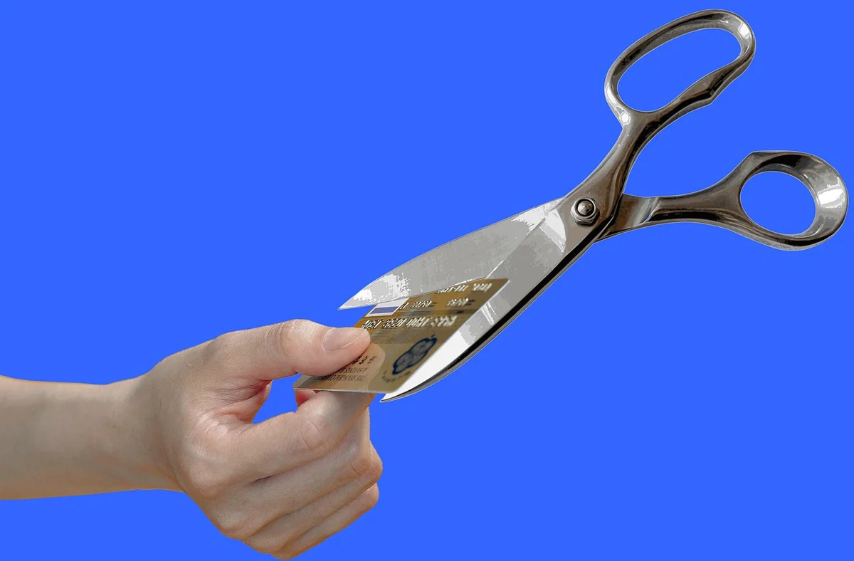 Taux et frais : ce qu’on ne vous dit pas au magasin