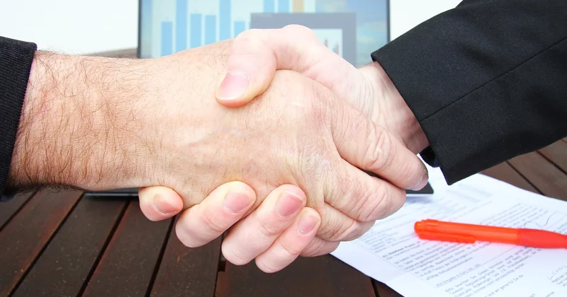 Contrat-cadre : exemple concret et clauses indispensables