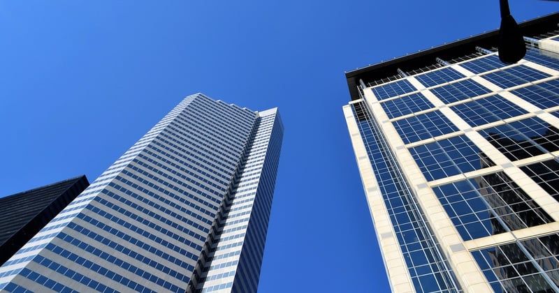 Panneau signalétique extérieur entreprise dans le 44 : nos conseils pour bien le choisir